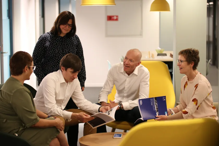 Default image description